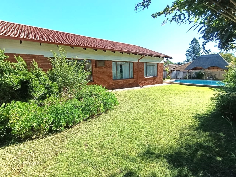 4 Bedroom Property for Sale in Langenhovenpark Free State